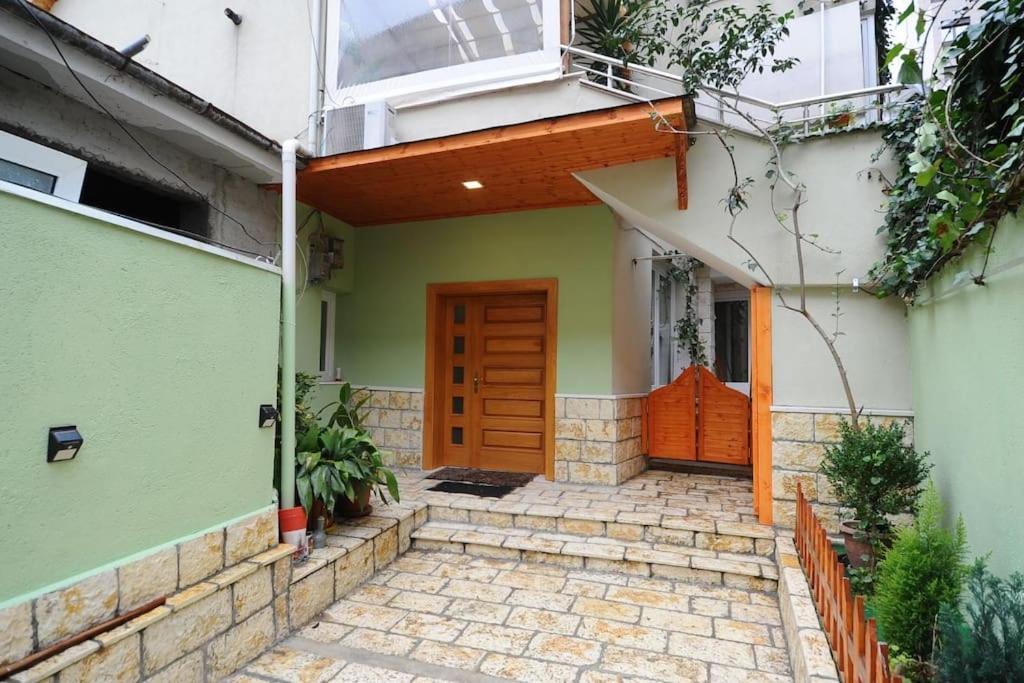 Grandpa House App.1 Tirana
