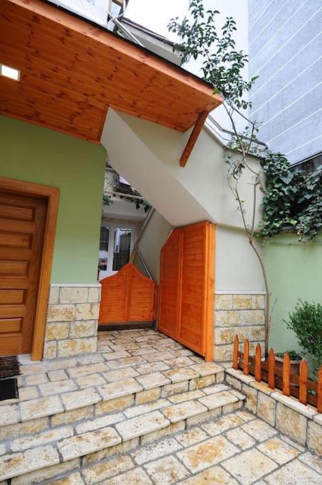 Grandpa House App.1 Tirana